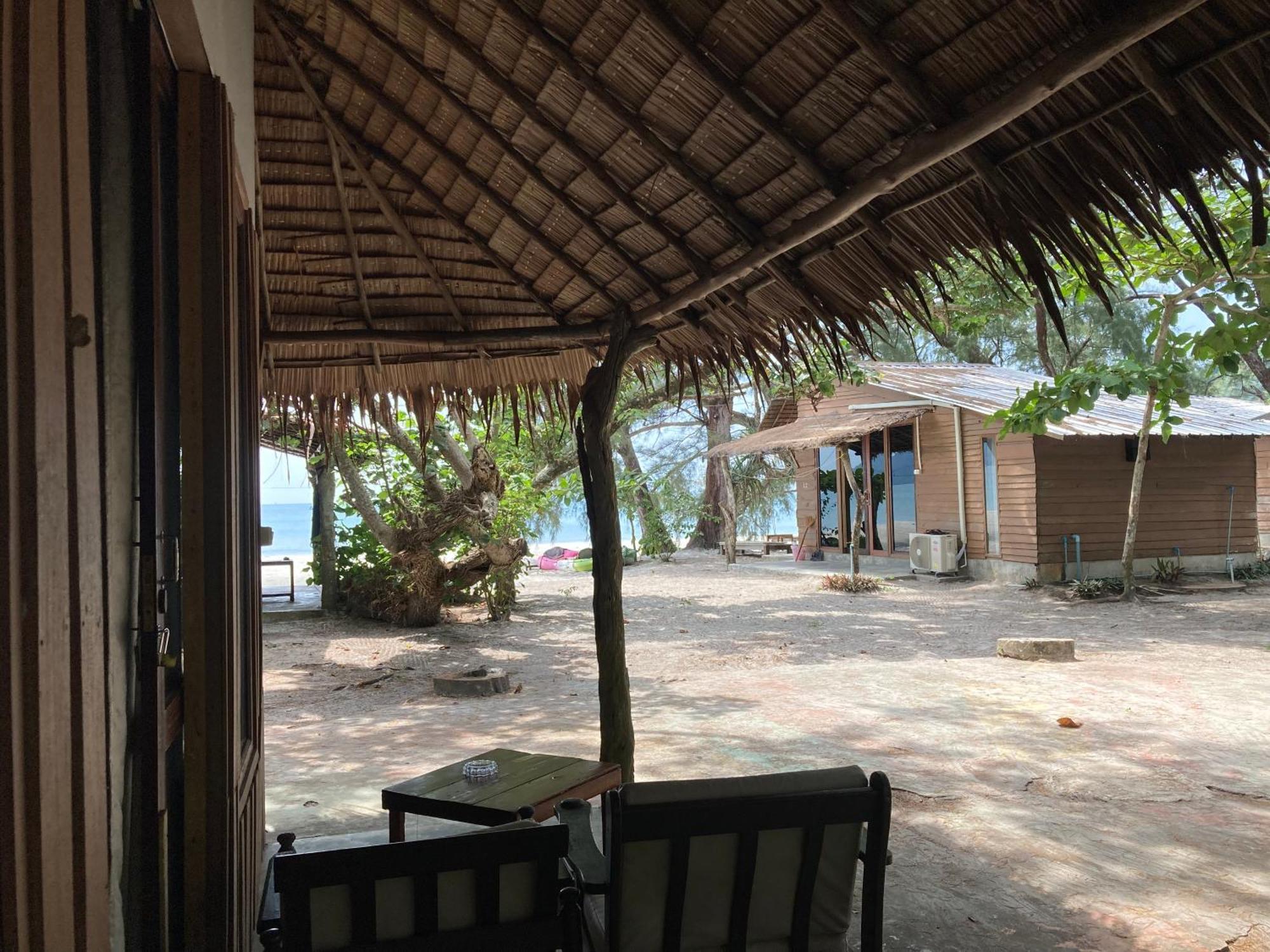 Hotel Ailay à Koh Phayam Extérieur photo