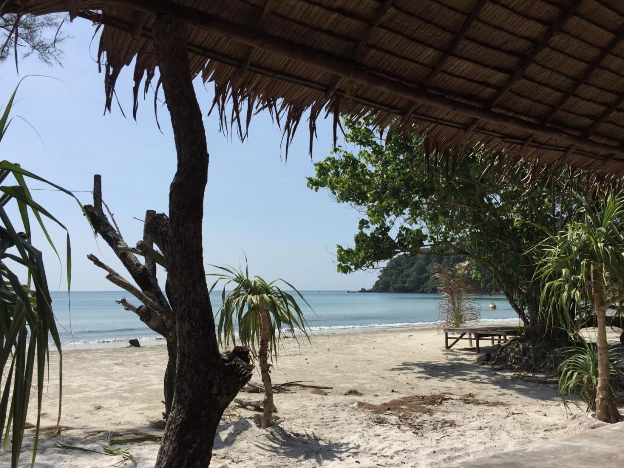 Hotel Ailay à Koh Phayam Extérieur photo