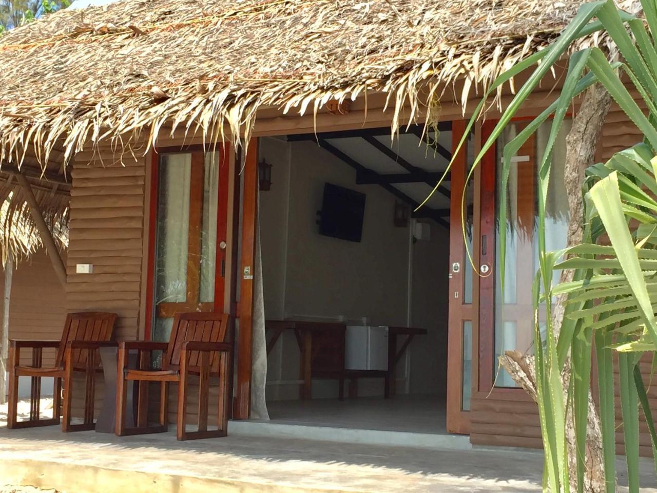 Hotel Ailay à Koh Phayam Extérieur photo