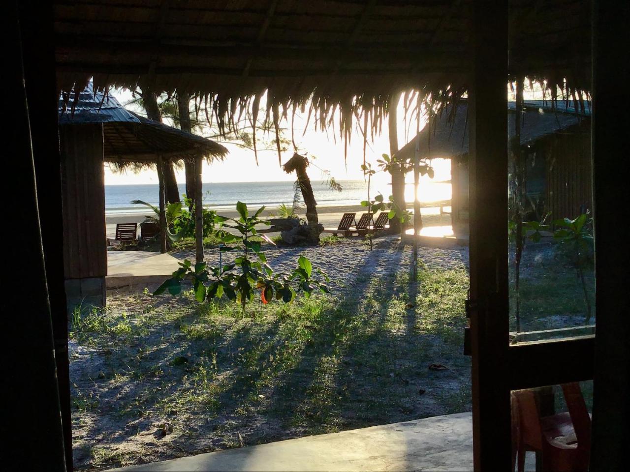 Hotel Ailay à Koh Phayam Extérieur photo