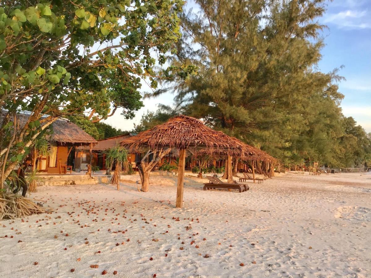 Hotel Ailay à Koh Phayam Extérieur photo